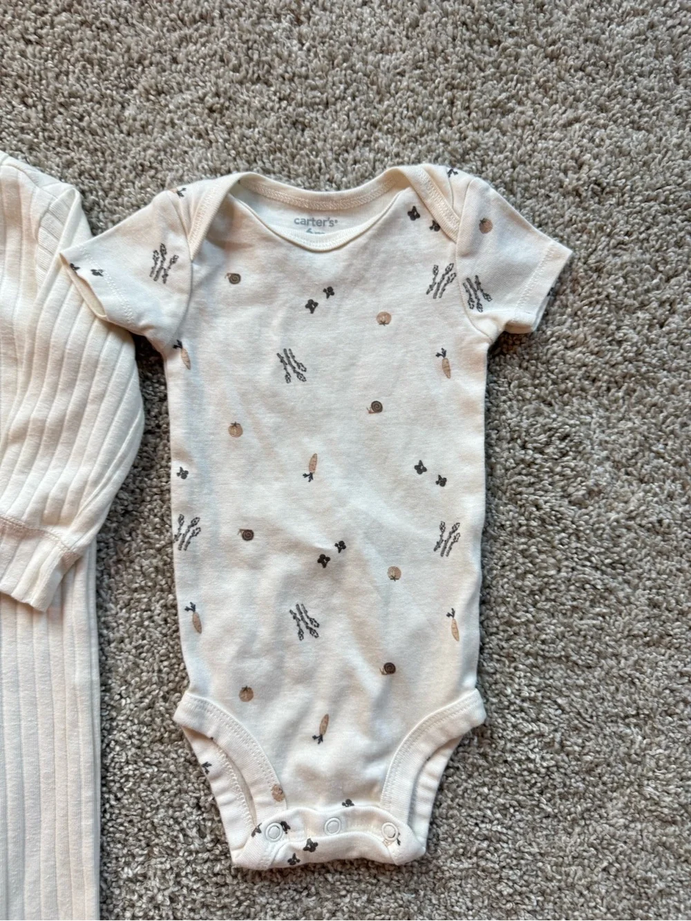 Carter's baby bundle neutral 3-Piece Bodysuit Set Sleeper pants Size 6 Months 6M